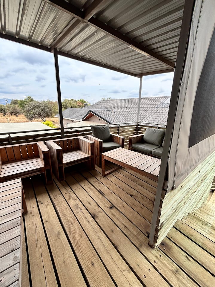The sundowner deck in the evening